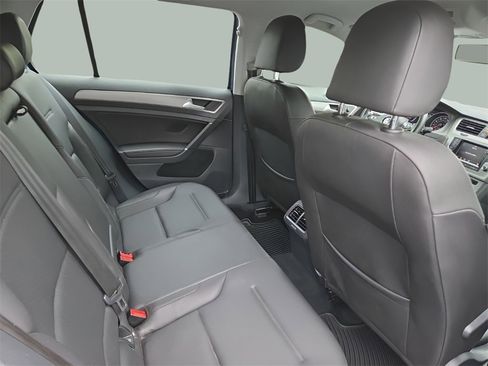 Used 2015 Volkswagen Golf S image 14