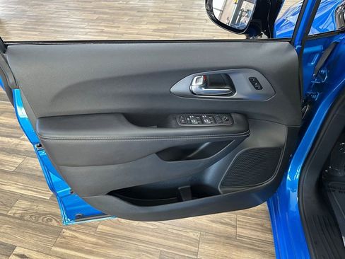 New 2026 Chrysler Pacifica Select w/ S Appearance Package FWD image 10