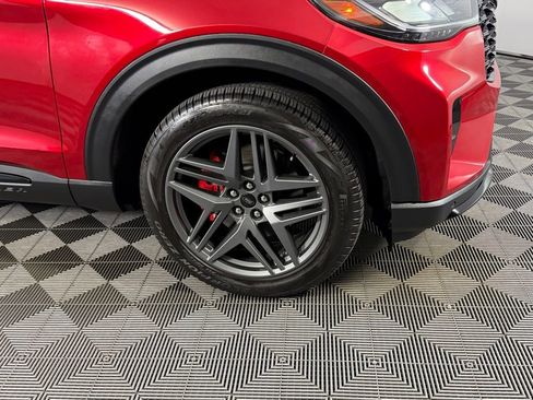 Used 2025 Ford Explorer ST image 6
