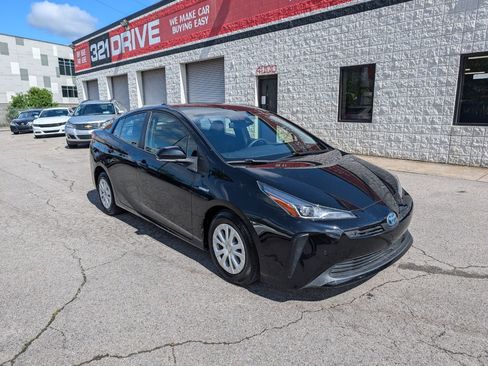 Used 2021 Toyota Prius LE image 4