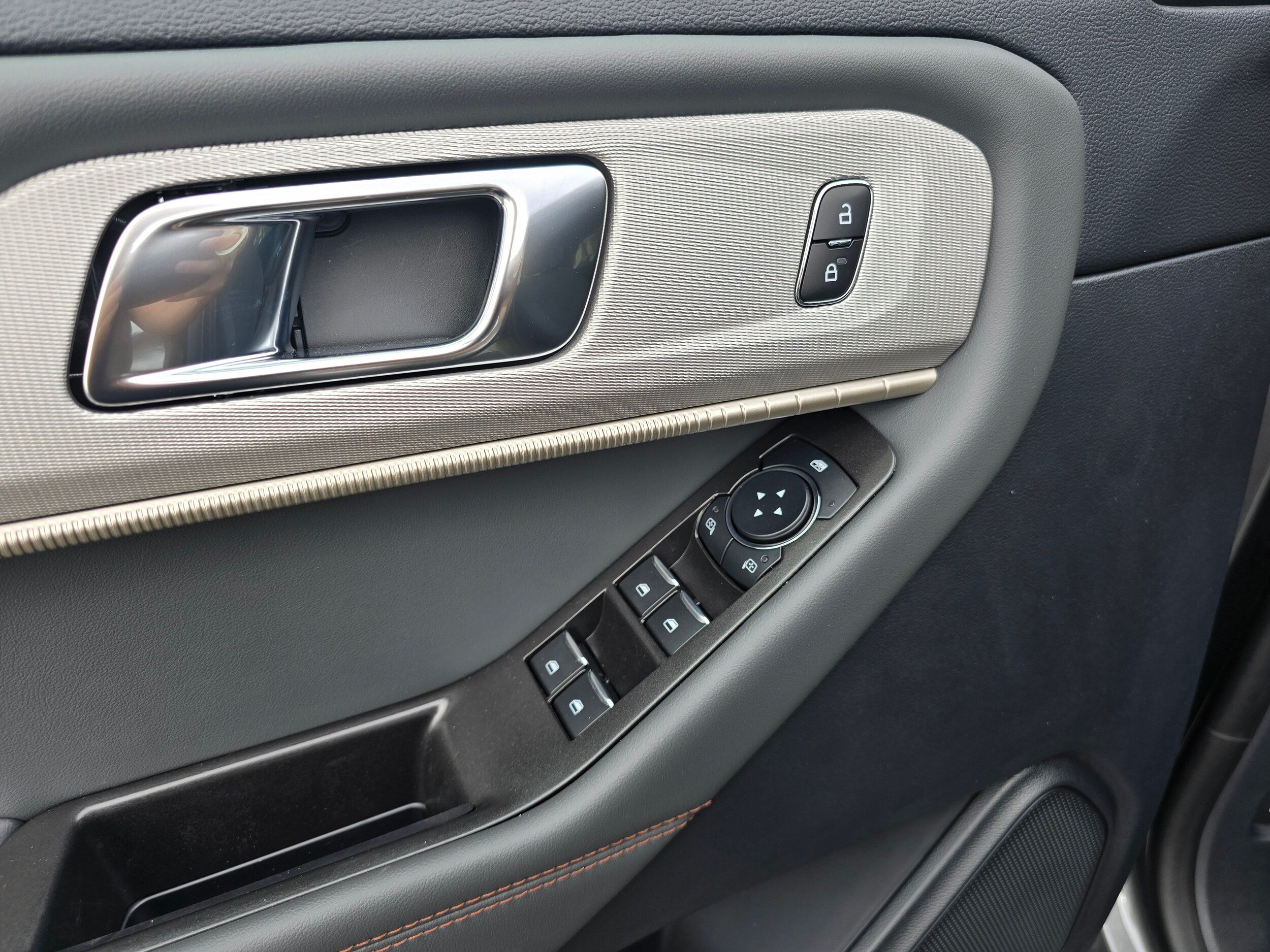 New 2026 Ford Explorer Active AWD/4WD image 17
