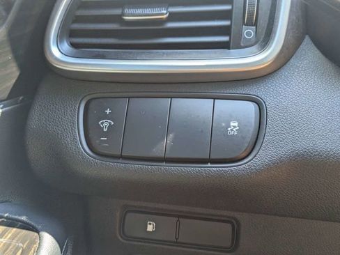 Used 2019 Kia Sorento L FWD image 23