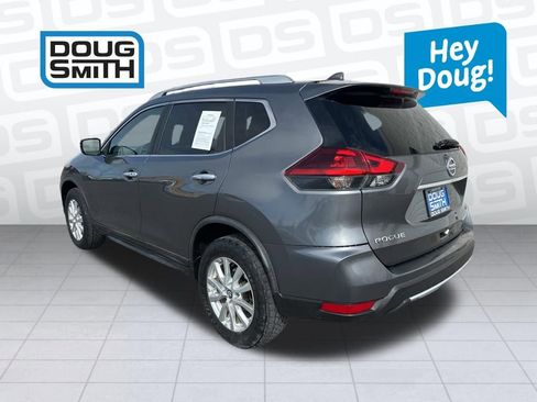 Used 2018 Nissan Rogue SV image 4