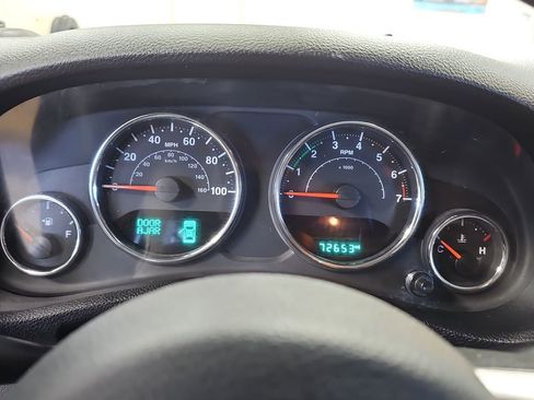 Used 2018 Jeep Wrangler Unlimited Sahara image 18