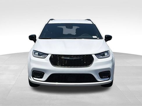New 2026 Chrysler Pacifica Select w/ S Appearance Package FWD image 8