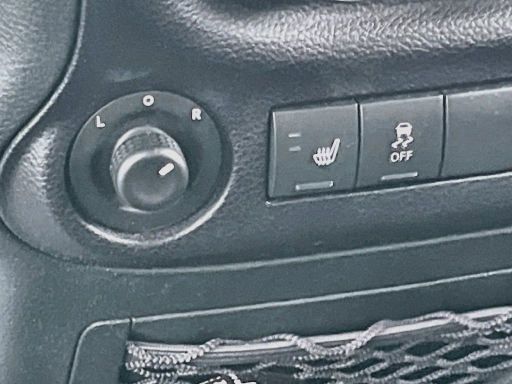 Used 2016 Jeep Wrangler Unlimited Sahara AWD/4WD image 17