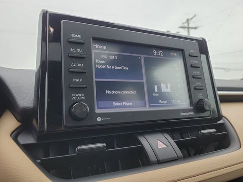 Used 2022 Toyota RAV4 XLE image 20