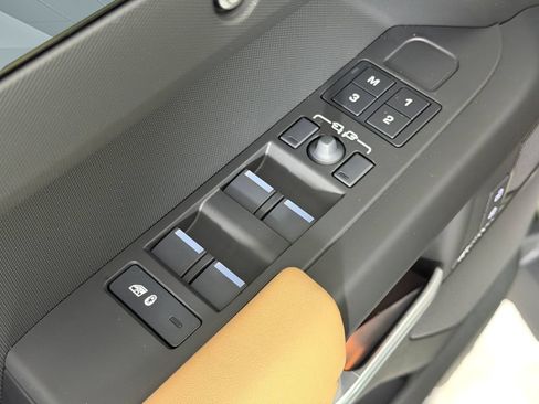 New 2026 Land Rover Defender 110 X-Dynamic SE AWD/4WD image 24