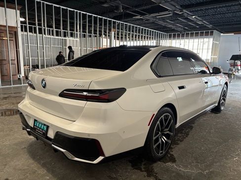 Used 2025 BMW 740i xDrive image 5