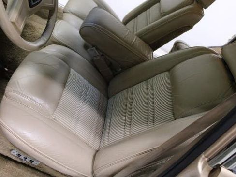 Used 1989 Jeep Grand Wagoneer image 18