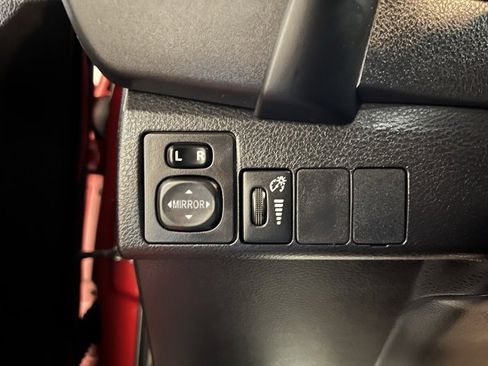 Used 2019 Toyota Corolla L image 34