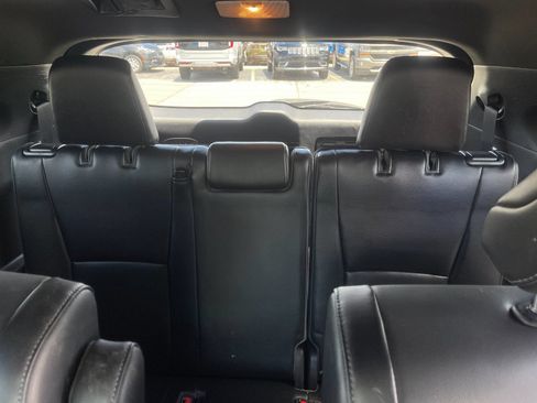 Used 2021 Toyota Highlander XSE FWD image 17