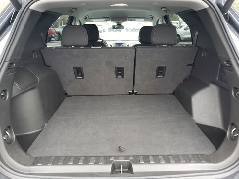 Used 2022 Chevrolet Equinox LT w/ Driver Convenience Package image 10