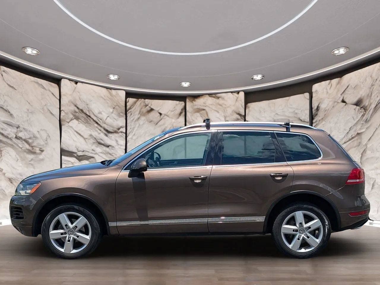 Used 2011 Volkswagen Touareg TDI AWD/4WD image 4