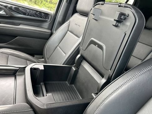 Used 2023 GMC Yukon Denali AWD/4WD image 34