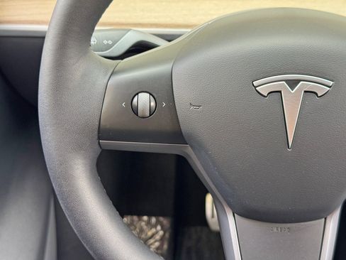 Used 2022 Tesla Model Y Performance image 19