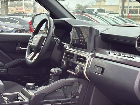 Used 2025 Toyota Tacoma TRD Sport image 32