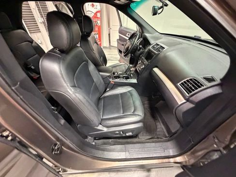 Used 2016 Ford Explorer XLT w/ Equipment Group 202A AWD/4WD image 41