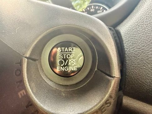 Used 2017 Jeep Renegade Latitude w/ Popular Equipment Group FWD image 28