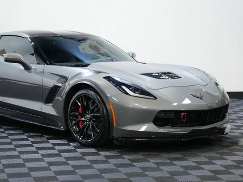 Used 2015 Chevrolet Corvette Z06 w/ 3LZ Preferred Equipment Group image 9