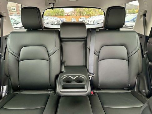Used 2025 Nissan Pathfinder SL AWD/4WD image 29