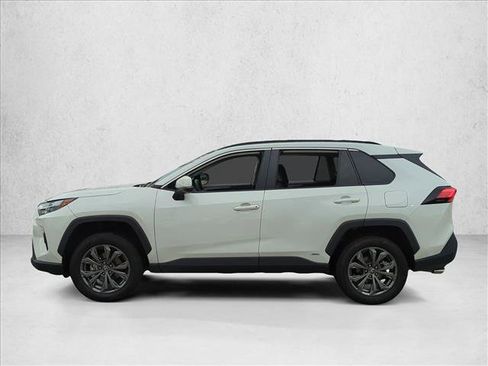Certified 2022 Toyota RAV4 XLE Premium AWD/4WD image 9
