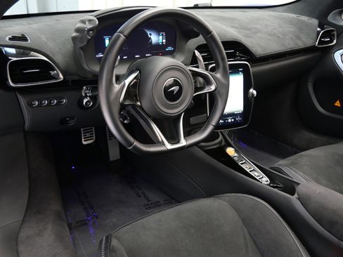 Used 2025 McLaren Artura Spider RWD image 12