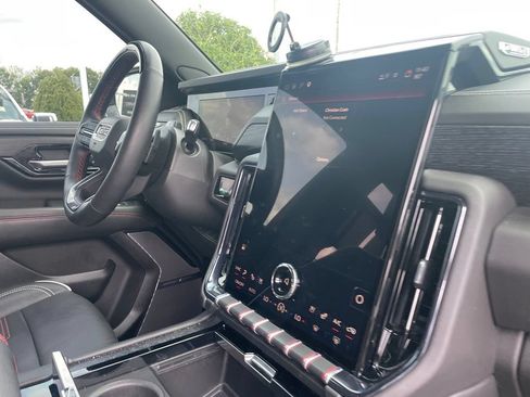 Used 2025 GMC Yukon AT4 Ultimate w/ LPO, Floor Liner Package AWD/4WD image 29