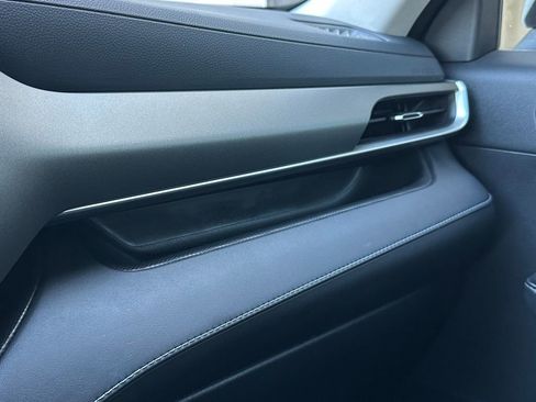 Used 2021 Toyota Highlander XLE image 53