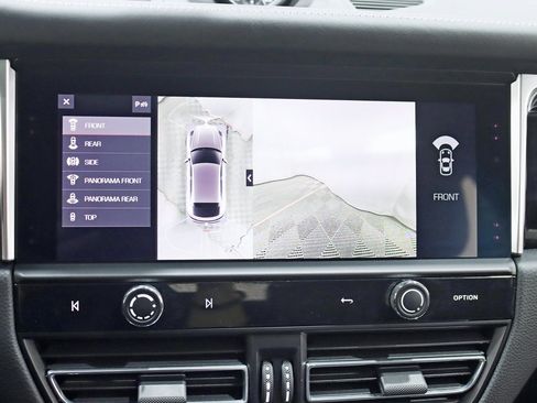 Used 2023 Porsche Macan Turbo image 19