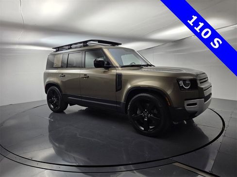 Used 2022 Land Rover Defender 110 S image 2