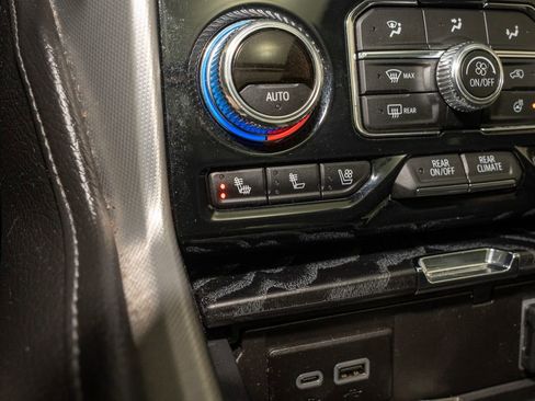 Used 2023 GMC Yukon Denali w/ Denali Reserve Package image 19