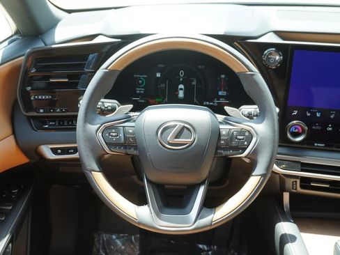 Used 2025 Lexus RX 350h w/ Kick Sensor & Tow Package AWD/4WD image 14
