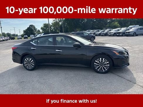 Used 2025 Nissan Altima 2.5 SV FWD image 14