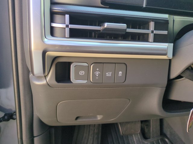 Used 2025 Hyundai Santa Fe SEL FWD image 12