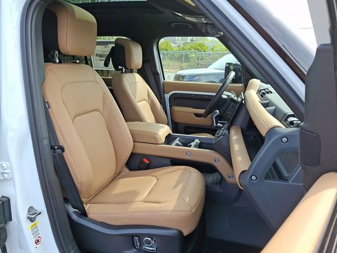 New 2026 Land Rover Defender 130 X-Dynamic SE AWD/4WD image 3