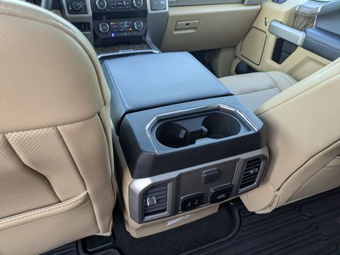 Used 2019 Ford F250 Lariat w/ Lariat Ultimate Package image 34