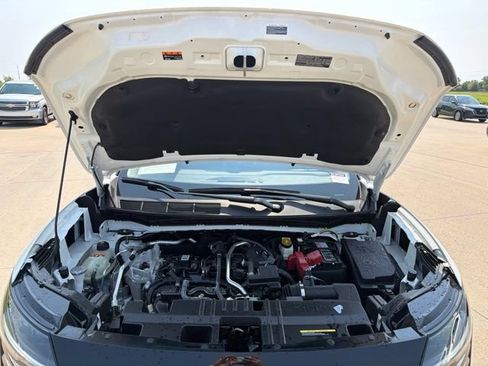 Used 2025 Nissan Kicks SR w/ SR Premium Package FWD image 7