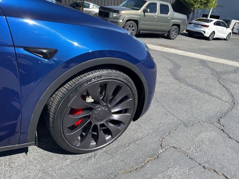 Used 2023 Tesla Model Y Performance AWD/4WD image 21