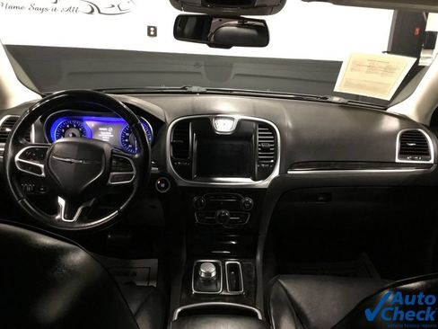 Used 2017 Chrysler 300 C AWD/4WD image 26