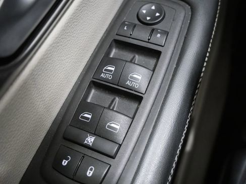 Used 2024 Chrysler Pacifica Touring-L FWD image 13