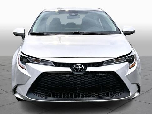 Used 2022 Toyota Corolla LE image 3