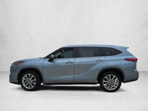 Used 2022 Toyota Highlander Limited FWD image 8