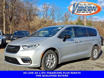 New 2026 Chrysler Pacifica Select
