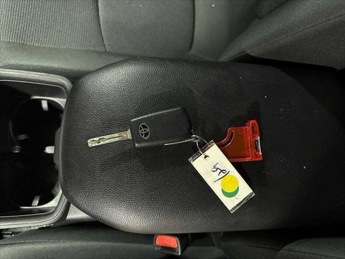 Certified 2022 Toyota RAV4 LE image 31