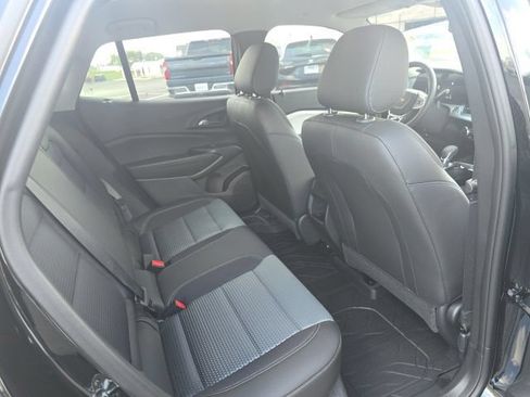 Used 2026 Chevrolet Trax LT w/ LT Convenience Package FWD image 15