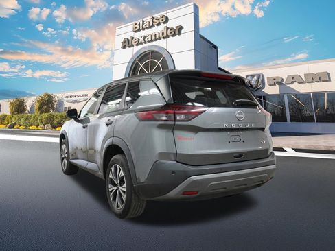 Used 2023 Nissan Rogue SV image 8