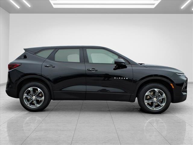 Used 2025 Chevrolet Blazer LT FWD image 12