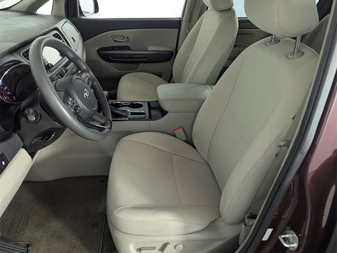 Used 2020 Kia Sedona LX image 12