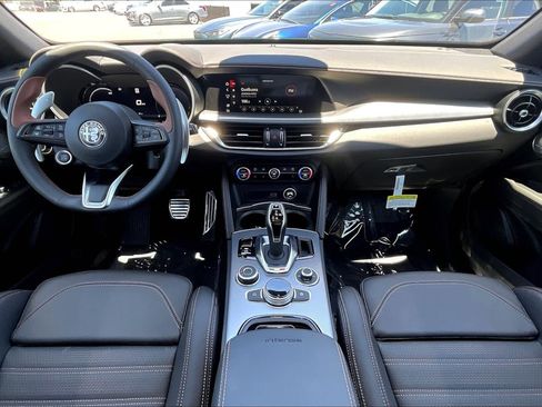 New 2025 Alfa Romeo Stelvio Sprint image 5